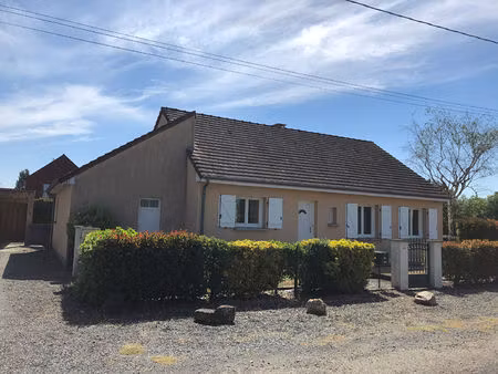 pavillon de plain-pied avec locataire en place à la flèche