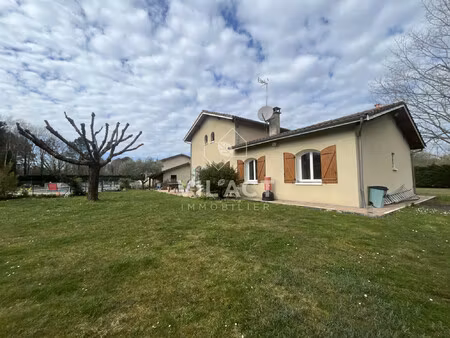 maison familiale  4 chambres  piscine  tres grand garage