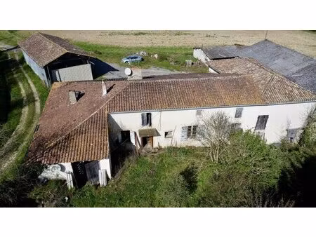 propriété à rénover avec jardin