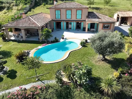 très belle maison
