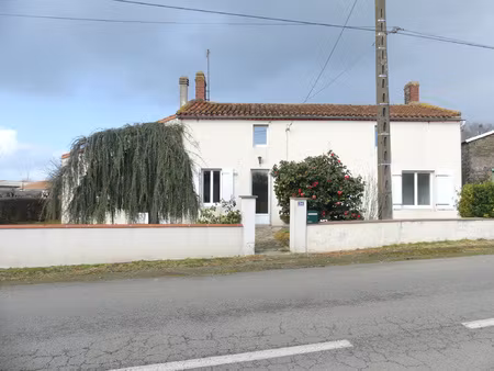 maison en campagne à st martin des noyers à rénover