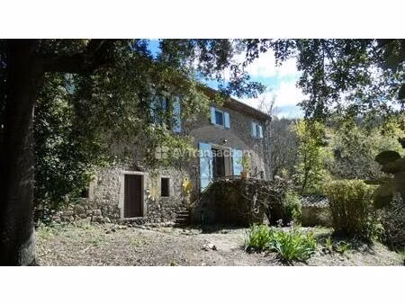 mas mitoyen avec gîte sur 2271 m²