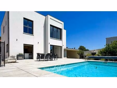 villa d'architecte classee double a / piscine  garage & carport / 2 suites et 3 chambres