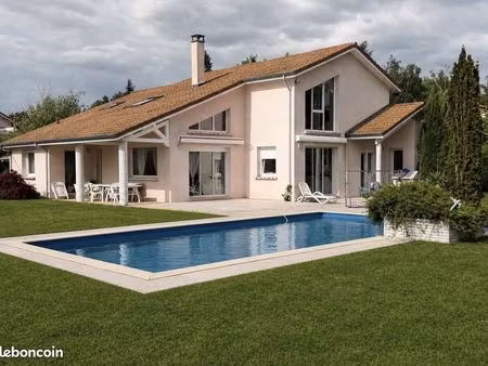 maison 8 pièces 244 m²