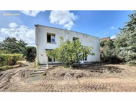 maison 8 pièces 253 m²