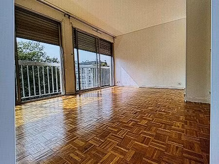 a louer studio de 30 m² lumineux et hyper centre de soissons