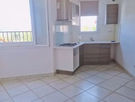 appartement t2 + garage centre du village