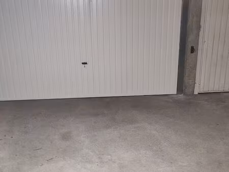 location garage fermé • résidence standing sécurisée • rue leon blum 69100 villeurbanne • 