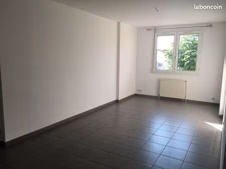 t2 53m² lumineux + balcon + parking | chauffage inclus