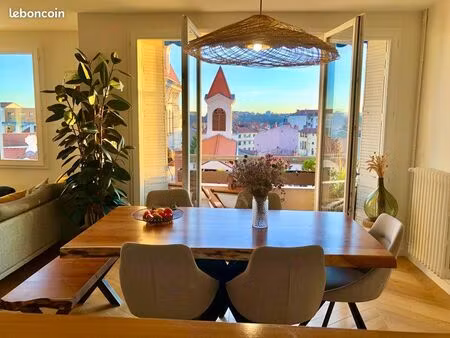 appartement t4 - 98 m2 - 3 chambres - croix rousse (vue dégagée fourvière) - disponible le