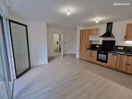 loue appartement t2 à 300 metres gare rer a