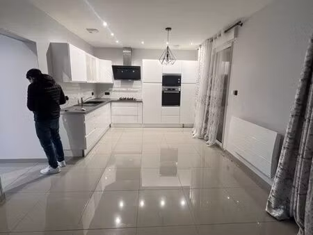 ? maison moderne 3 chambres