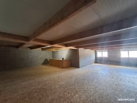 plateau 100 m2. atelier. stockage