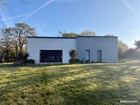 maison récente contemporaine entre mer et campagne