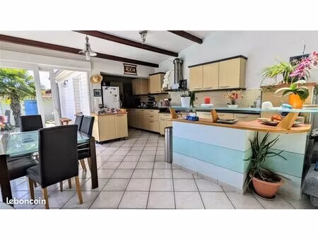 maison avec piscine et spa