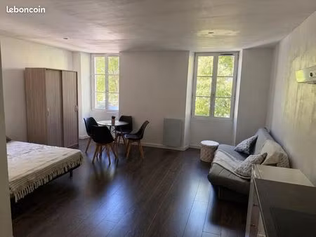 studio meublé à louer – centre-ville de figeac