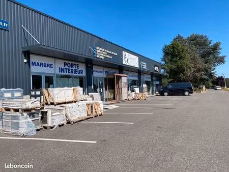 local commercial à louer – 180 m² – axe très fréquenté (d811)