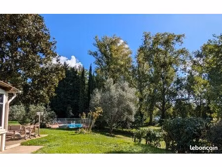 maison de caractère en bord de lot — parc arboré 7 600 m²  piscine  vue imprenable