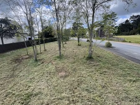 terrain constructible – environ 600 m² – non viabilisé – saint lambert du lattay