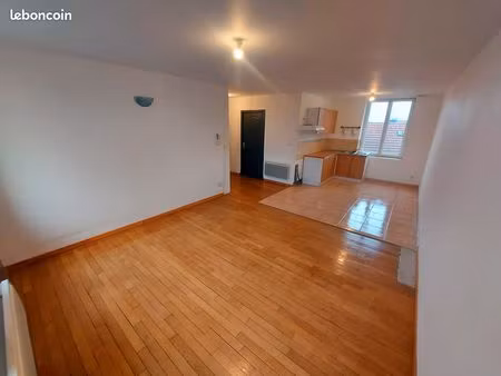 f2 chaumont centre ville de 52 m2 cour + cave