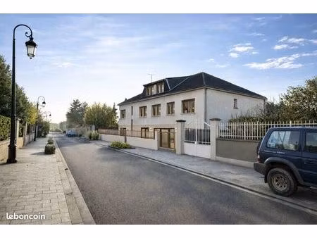 bureaux 147 m²
