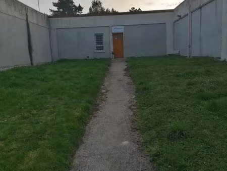 bureau à vendre / bureau en vente / 60 m² + terrain de 250 m² / 50 000 euros
