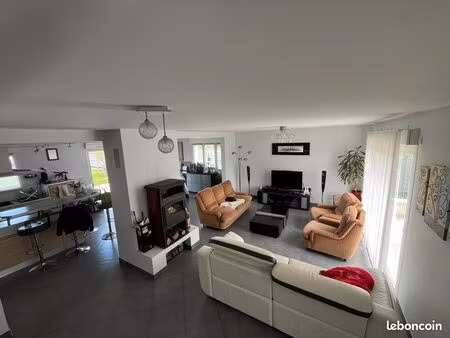 proche warmeriville  belle maison traditionnelle de 220 m2 env élevée sur 900 m2 env de te