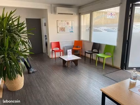 600 par mois pour une pièce de 12m2 au sein d’un cabinet para médical