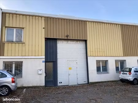 local 322 m²