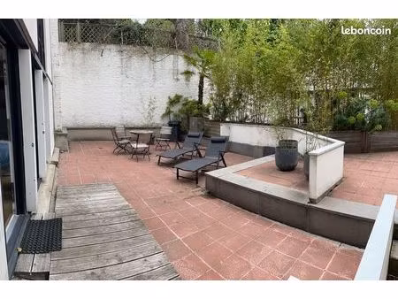 vieux lille – t2 rénové avec terrasse exceptionnelle de 42 m² (rare)