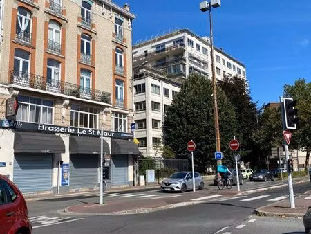 location meublée avec place de parking en face du tramway