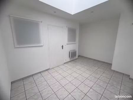 local professionnel de 13 m2 – zone franche - place fraternité roubaix