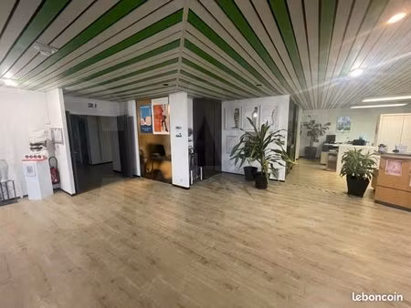 local 1 014 m²