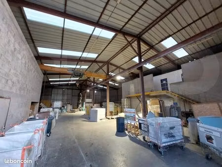 local 800 m²