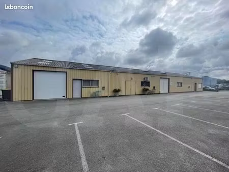 local 215 m²