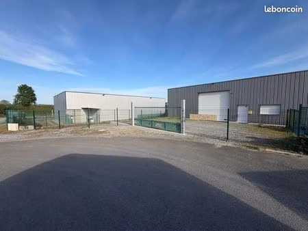 local 180m2 à loyat