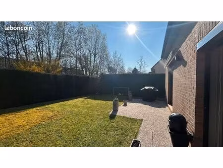belle maison individuelle sur une raquette de 4 maisons individuelles au calme