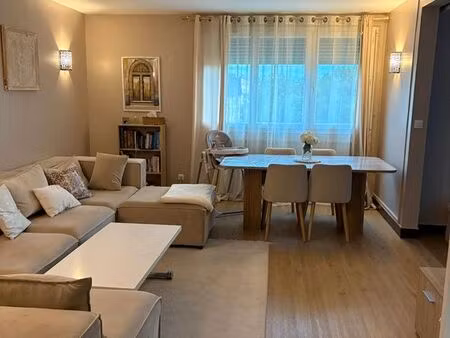 bel appartement lumineux et bien agencé
