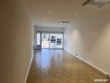 commerce 33 m²