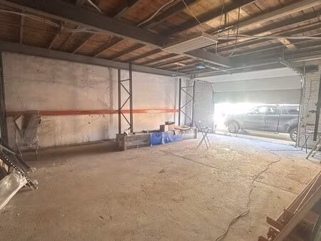 garage / hangar