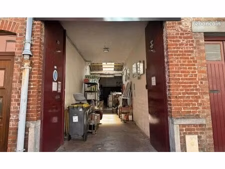 a loué entrepôt ou local commercial