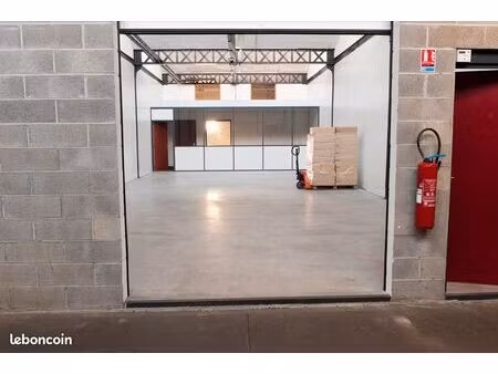 local d'activité - 117 m²