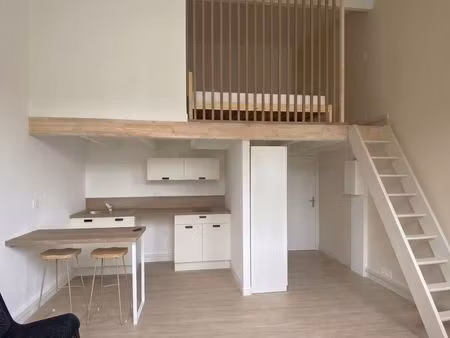 studio duplex rénové – 33 m² – lumineux et meublé