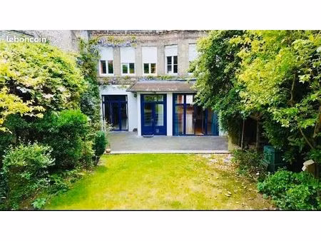 maison 7 pièces 258 m²