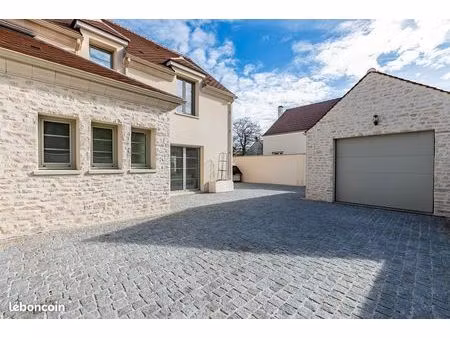 villa recénte de 2023 dans village de charme