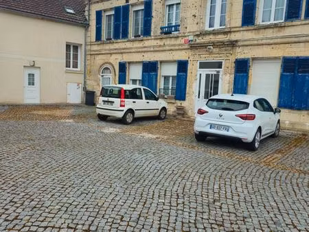 f1 lumineux à carlepont au rez-de-chaussée
