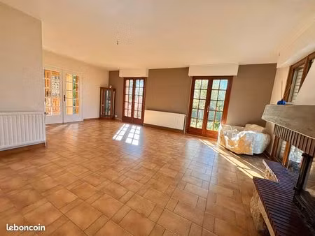 oye plage  pavillon briques semi plain-pied 4chambres  sous-sol  parcelle de 1000m2  dpe c