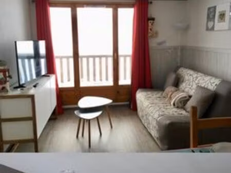 super besse t2 rénové avec balcon  parking  casier à ski – vendu meublé – excellente renta