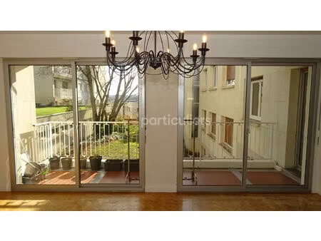 appartement aménagé - 5 pieces  3 chambres  cave  balcon orienté sud.