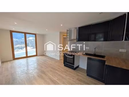 appartement familiale en rez-de-chaussée de 60 m2 avec 2 chambres et un bureau et une plac